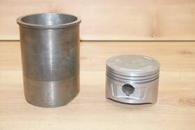 Honda 13015-kl4-305 1984 1985 Xr250 Xr 250 Oem Piston And Sleeve New Nos