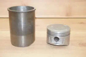 13015-kl4-305 Honda 1984 1985 Xr250 Xr 250 Oem Piston And Sleeve New Nos