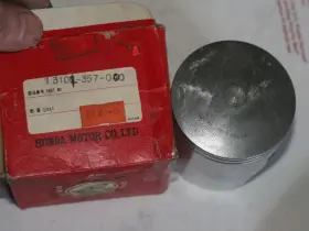 13101-357-000 Honda 1973-74 Nos Cr 250r Oem Piston #13101-357-000 1.00mm Over 13101-357-000 Honda 1973-74 Nos Cr 250r Oem Piston #13101-357-000 1.00mm Over