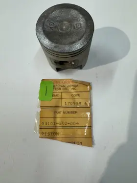 13101-gk8-004 Honda Nos Genuine Piston Std Bore 84-85 Nq50 Spree No Box