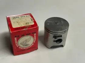13102-gc4-671 Honda Oem 1985 Cr80 Piston Assy 0.25 Os -
