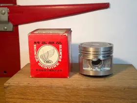 13105-hb6-305 Honda Nos 1986-88 Genuine Piston Os 1.00 Fits Trx125/atc125m 13105-hb6-305 Honda Nos 1986-88 Genuine Piston Os 1.00 Fits Trx125/atc125m
