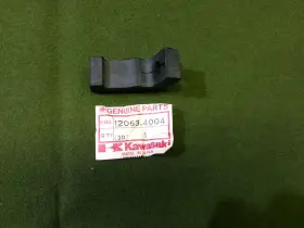 12053-4004 Kawasaki Kxt250 Tecate 1984 1985 Chain Guide Nos Oem 12053-4004 Kawasaki Kxt250 Tecate 1984 1985 Chain Guide Nos Oem