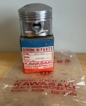 13001-069 Kawasaki Vintage Nos Std. Piston Kz400 1974-1977 13001-069 Kawasaki Vintage Nos Std. Piston Kz400 1974-1977