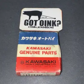 13025-047 Kawasaki 1976-1978 Ke 100 Ke100 0.50mm Oversized Nos Oem Piston Rings 13025-047 Kawasaki 1976-1978 Ke 100 Ke100 0.50mm Oversized Nos Oem Piston Rings