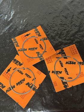 Ktm 58330031300 Ktm400e Piston Rings 2000-2001 Oem Scraper L Rectangle Ring