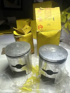 12110-25711 Suzuki Two Nos Oem Original Pistons Ts90 Piston 12110-25711 Suzuki Two Nos Oem Original Pistons Ts90 Piston