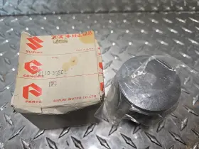 12110-30501 Suzuki Oem Piston Standard Original Ts250 Nos 12110-30501 Suzuki Oem Piston Standard Original Ts250 Nos