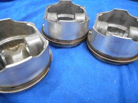 Triumph T1120700 1997 Daytona T595 955i Engine Pistons With Rings. 3 Pieces X3