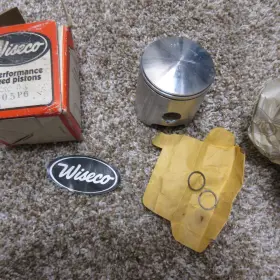 405m06850 Wiseco 405p6 Piston And Circlips .60 Os Suzuki Rm250 Pe250 1977 - 1981