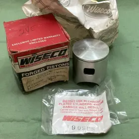 1909cs Wiseco 569p2 New Genuine Piston And Ring Set