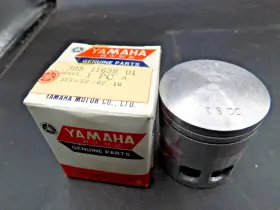 159-11636-01 Yamaha Nos Oem Piston .1.00 4th Over 1972 Lt2 1973 Lt3