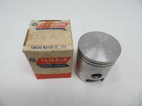 Yamaha 166-11635-00-00 Nos Oem Piston .25 1st Over L5t Yl2 Ylcm 67-69 166-11635