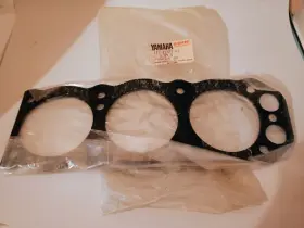 1j7-11351-02-00 Yamaha New Nos Base Gasket Xs750 1977-1979