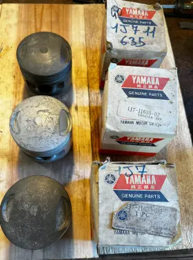 1j7-11631-02-97 Yamaha Set Of 3 1977 Xs750 Nos Oem Oversized Pistons 0.25 1j7-11631-02-97 Yamaha Set Of 3 1977 Xs750 Nos Oem Oversized Pistons 0.25