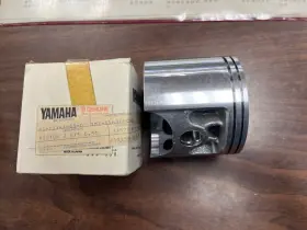 1m2-11636-01-00 Yamaha New Oem Piston 2nd Overbore .50mm 1977-78 Dt250 And Dt400