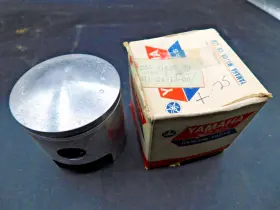 285-11635-00-00 Yamaha Nos Oem Piston .25 1st Over 1970 1971 Dt1 Dt1cm Dt1cmx
