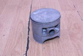 Yamaha 2k8-11631-00-96 1979 Yz400 Piston And Rings. Nos. Std Bore