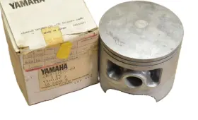 2k8-11637-00 Yamaha 1976 It400 C Yz400 Nos .75 Oversize Piston