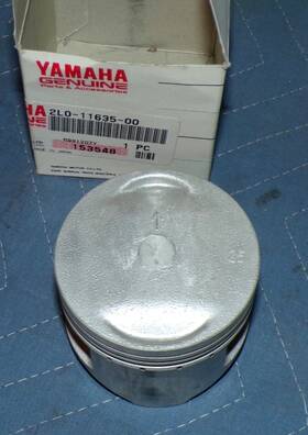 Yamaha 2lo-11635-00 Nos Piston 1st Oversize Genuine Oem
