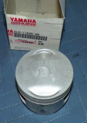 2lo-11635-00 Yamaha Nos Piston 1st Oversize Genuine Oem