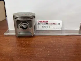 2n5-11631-00-96 Yamaha New Nos Factory Part# Piston Std Mx175 Dt175 2n5-11631-00-96 Yamaha New Nos Factory Part# Piston Std Mx175 Dt175