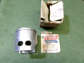 308-11636-00 Yamaha Rt2 Rt3 Engine Piston 0.50 O/s Nos Oem 80.50