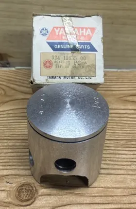 324-11635-00 Yamaha Nos 1st O.s. Piston 70.25 Mm Od Mx250 Mx 250 Rt2mx New Oem