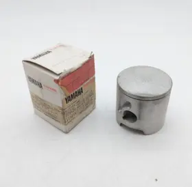 39w-11637-01 Yamaha 1984-1985 Yz250 Nos Oem 3rd O.s. 0.75mm Piston