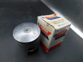 3e1-11631-00-96 Yamaha Nos Piston Std 1971 Fs1 Fizzy 3e1-11631-00 Fs50 Dx Ft1 Yt1 U5 U5e 3e1-11631-00-96 Yamaha Nos Piston Std 1971 Fs1 Fizzy 3e1-11631-00 Fs50 Dx Ft1 Yt1 U5 U5e