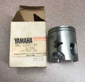Yamaha 3r1-11637-02 New Oem 1980 Yz80 Piston O/s 0.75 3rd Over