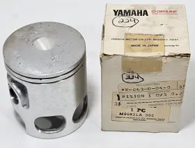 3r9-11635-00-00 Yamaha New 1980-1981 Genuine It 125 Oversized .25 Piston It125 Oem 3r9-11635-00