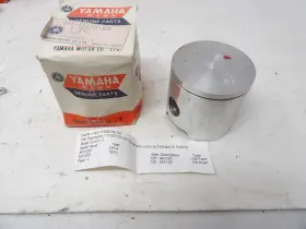401-11638-00-00 Yamaha New Genuine Oem 1974-1975 Mx125 Piston 1.0 Oversized