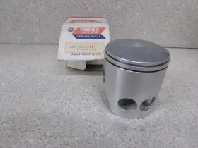 438-11635-01-00 Yamaha Nos 74 -74 Dt250 74-77 Ty250 250 Oem Piston .25 Mm O/s