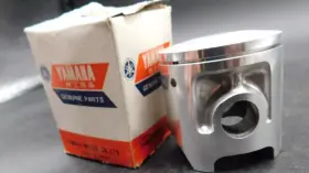537-11635-02 Yamaha 1976-1977 Mx125 Yz125 Nos 1st O/s 0.25 56.25mm Piston 537-11635-02 Yamaha 1976-1977 Mx125 Yz125 Nos 1st O/s 0.25 56.25mm Piston