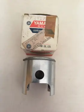 864-11631-00-96 Yamaha Nos Piston And Ring