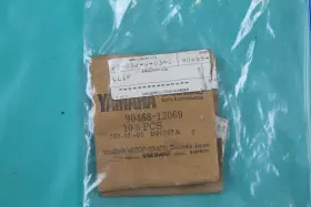 90468-12069 Yamaha Genuine Nos Piston Circlip Qty 2 90468-12069 Yamaha Genuine Nos Piston Circlip Qty 2