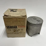 Nos Yamaha Piston Std YZ80 81 4V1-11631-00-95 Genuine Oem New. Price: $25.00.
