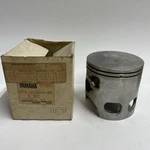 Nos Yamaha Piston Std IT250 81-82 4V5-11631-00-95 Genuine Oem New. Price: $35.00.
