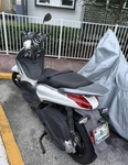 Piaggio Bv Motor Scooter 350CC 4-STROKE White/black Underseat Storage Used. Price: $1000.00.